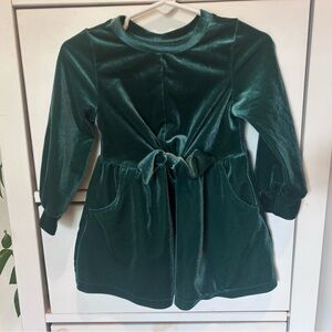 Cat and Jack baby girl’s green velvet long sleeve dress size 18 months Christmas